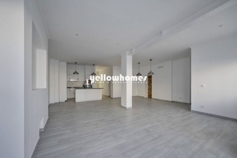 Apartamento elegante com dois quartos, renovado, na zona histórica de Loulé